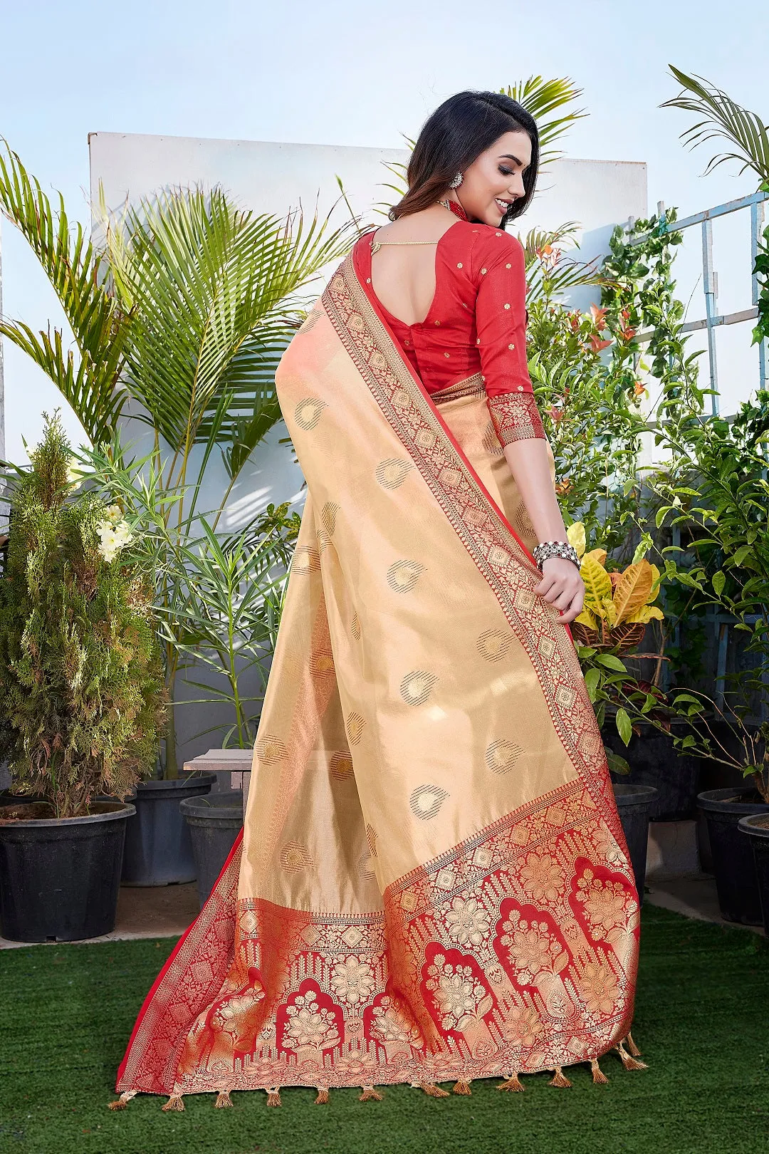 Women Party Wear Pure Zari Silk Saree With Un Stitched Blouse